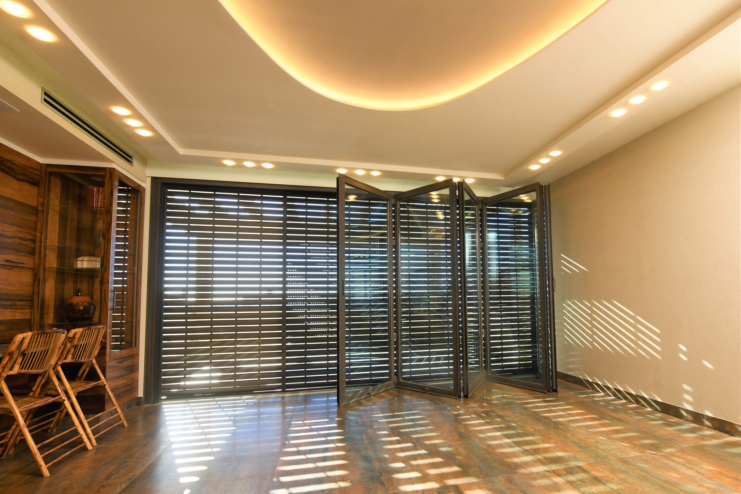 folding-door-scaled.jpg דלתות אקורדיון